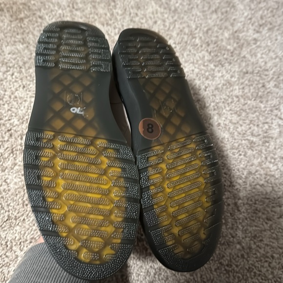 DR.MARTENS WOMENS ZAVALA TAUPE VINTAGE COMBAT BOOT NWOB CLASSIC SZ 8 - Picture 7 of 7